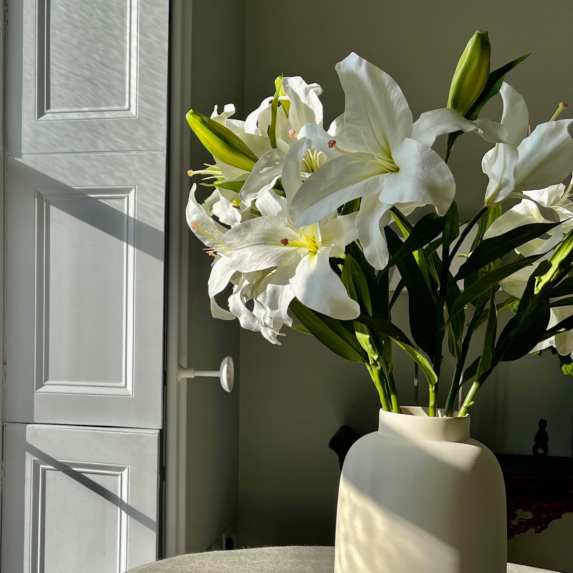 Should I Buy Fresh or Faux Flowers? Why Not Both! Discover the Art of Mixing Both Fresh and Faux Flowers for an Artificial Flower Bouquet